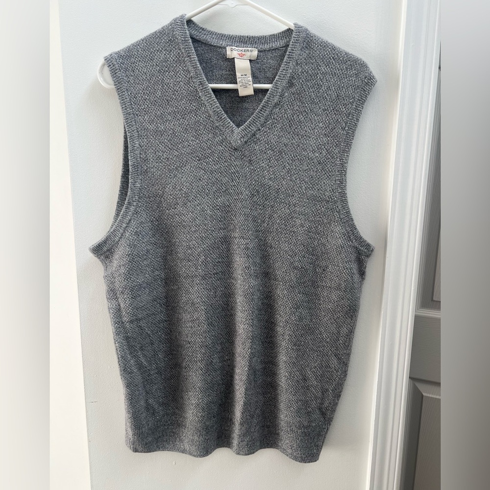 Dockers Men's V-Neck Gray Sweater Vest